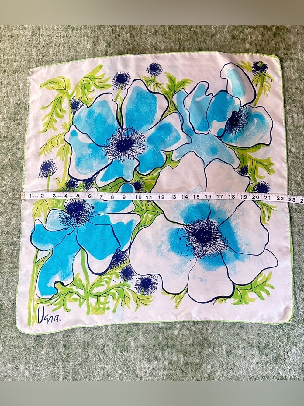 VERA NEUMANN Silk Vintage Scarf. Large, Bold, Blue Anemone Flower Print. Iconic. - Picture 2 of 5